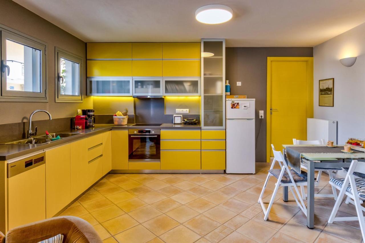Monemvasia Modern Flat Екстериор снимка
